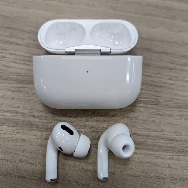 Apple(アップル)の【イヤホン本体は新品】Airpods Pro 2019年モデル スマホ/家電/カメラのオーディオ機器(ヘッドフォン/イヤフォン)の商品写真