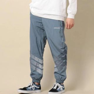 アディダス(adidas)のadidas originals v stripes pants ナイロンパンツ(その他)