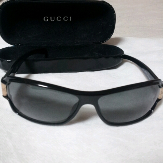 Gucci(グッチ)のグッチのサングラス　ほぼ未使用品 レディースのファッション小物(サングラス/メガネ)の商品写真