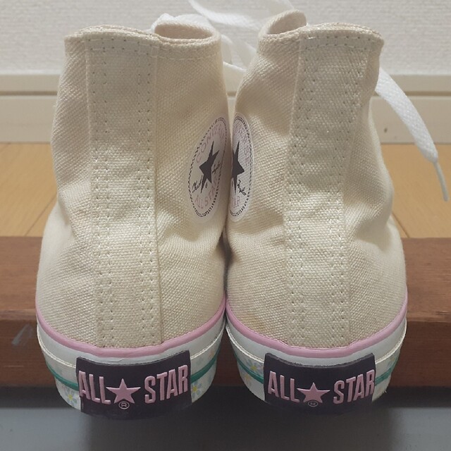 CONVERSE(コンバース)の美品ですが訳あり★コンバースハイカット★花柄★earthコラボ レディースの靴/シューズ(スニーカー)の商品写真