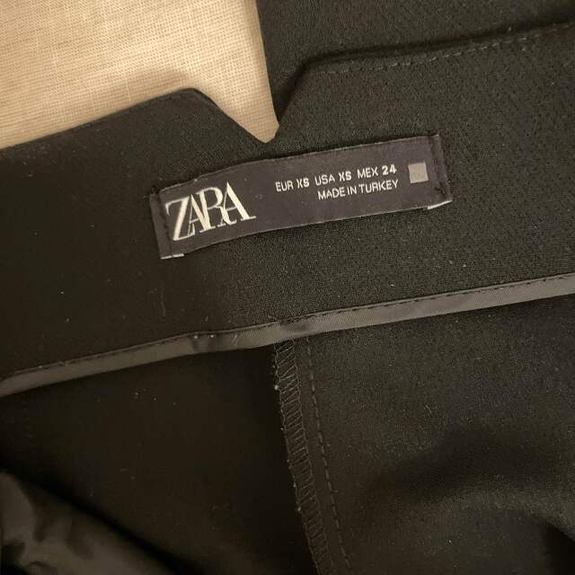 ZARA(ザラ)のZARA パンツ レディースのパンツ(カジュアルパンツ)の商品写真