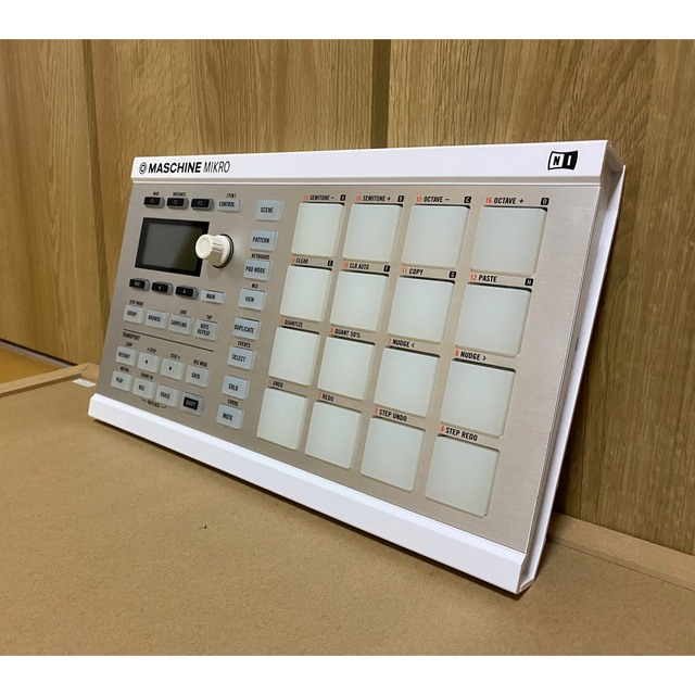 NATIVE INSTRUMENTS　MASCHINE MIKRO MK2 楽器のDTM/DAW(MIDIコントローラー)の商品写真