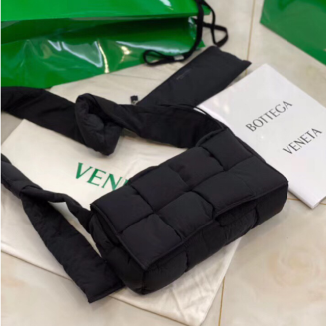 bottega veneta ボッテガヴェネタ パデットテック カセット