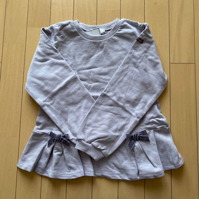 BeBe(ベベ)のべべ系 SLAP SLIP リボン付き裏毛トレーナー 130 キッズ/ベビー/マタニティのキッズ服女の子用(90cm~)(その他)の商品写真