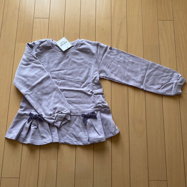 BeBe(ベベ)のべべ系 SLAP SLIP リボン付き裏毛トレーナー 130 キッズ/ベビー/マタニティのキッズ服女の子用(90cm~)(その他)の商品写真