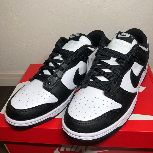 NIKE(ナイキ)のNIKE DUNK LOW ナイキ　ダンク　パンダ　us10 (28cm) メンズの靴/シューズ(スニーカー)の商品写真