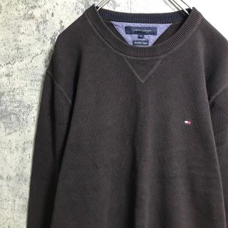 トミーヒルフィガー(TOMMY HILFIGER)の【フォロー割】美品　トミーヒルフィガー　ニット　ワンポイント刺繍　ブラウン(ニット/セーター)