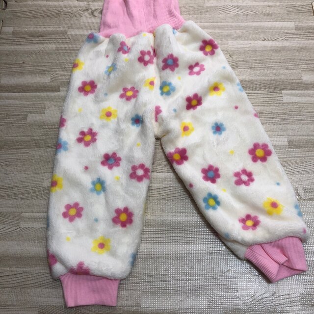 パジャマ　女の子　花柄　厚手　フリース　90 キッズ/ベビー/マタニティのキッズ服女の子用(90cm~)(パジャマ)の商品写真