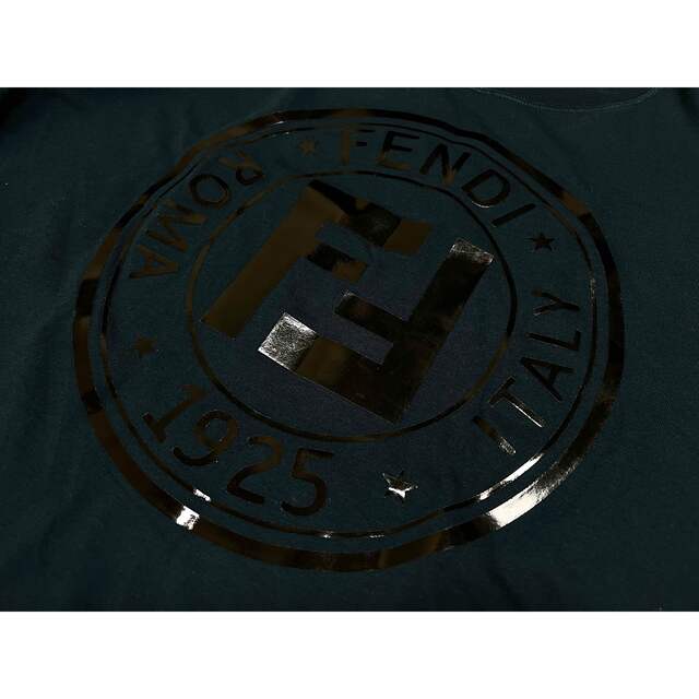 FENDI(フェンディ)のFENDI フェンディ フロントエナメルロゴ 肩袖ロゴテープ ネイビー 紺 42 レディースのトップス(Tシャツ(半袖/袖なし))の商品写真