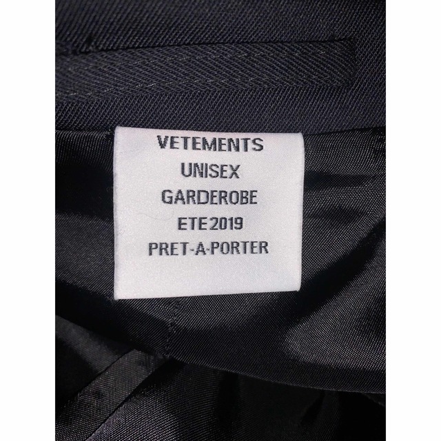 VETEMENTS(ヴェトモン)のVETEMENTS ヴェトモン 大量殺戮 オーバーサイズ ジャケット XS メンズのジャケット/アウター(テーラードジャケット)の商品写真