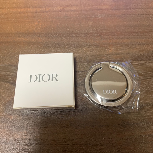 Dior(ディオール)のDIOR スマホリング　新品未使用未開封 スマホ/家電/カメラのスマホアクセサリー(その他)の商品写真