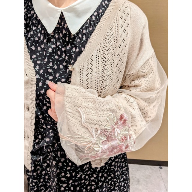 axes femme　フラワーブーケ刺繍カーデ