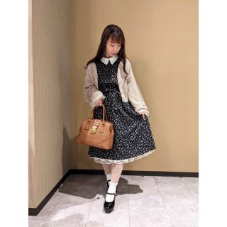 axes femme ブーケ刺繍ショートカーデ・イヘラム花柄スカート