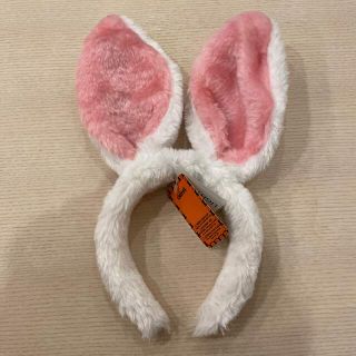 クレアーズ(claire's)の新品タグ付き　うさ耳カチューシャ(カチューシャ)