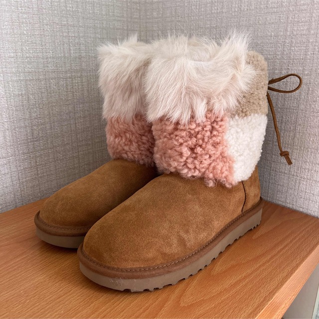 UGG(アグ)のUGG（アグ）CLASSIC SHORT PATCHWORK ムートン レディースの靴/シューズ(ブーツ)の商品写真