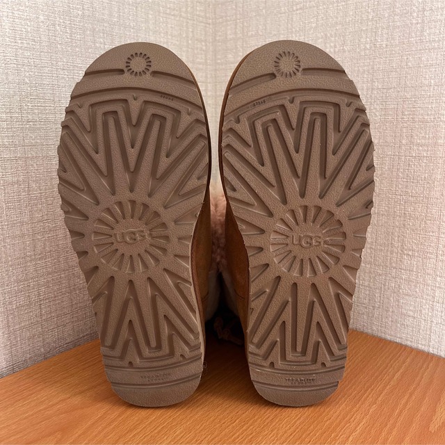 UGG(アグ)のUGG（アグ）CLASSIC SHORT PATCHWORK ムートン レディースの靴/シューズ(ブーツ)の商品写真