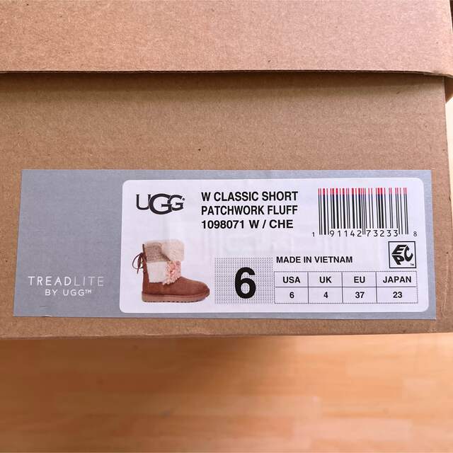 UGG(アグ)のUGG（アグ）CLASSIC SHORT PATCHWORK ムートン レディースの靴/シューズ(ブーツ)の商品写真