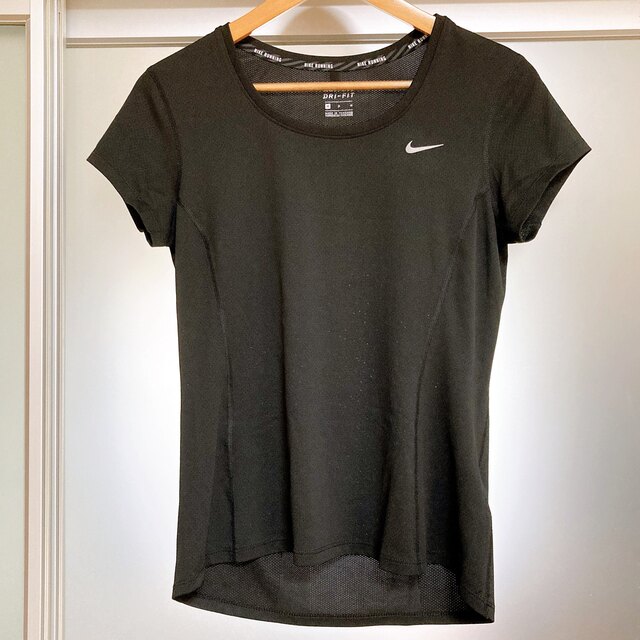 NIKE(ナイキ)の【NIKE】レディース　Tシャツ　トレーニングウェア スポーツ/アウトドアのランニング(ウェア)の商品写真