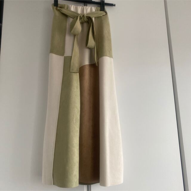 FRAY I.D(フレイアイディー)のスエード調　ロングフレア　スカート　新品　未使用 レディースのスカート(ロングスカート)の商品写真