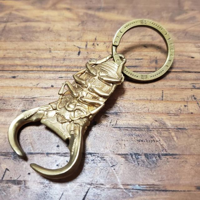 真鍮（ブラス）製  クワガタ 栓抜き キーホルダー bottle opener レディースのファッション小物(キーホルダー)の商品写真