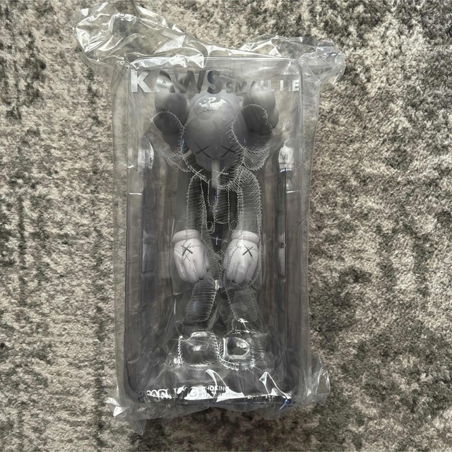 KAWS SMALL LIE カウズ フィギュア