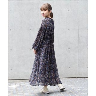 ダブルクローゼット(w closet)のリボン付き小花柄シャーリングワンピース/w closet(ロングワンピース/マキシワンピース)