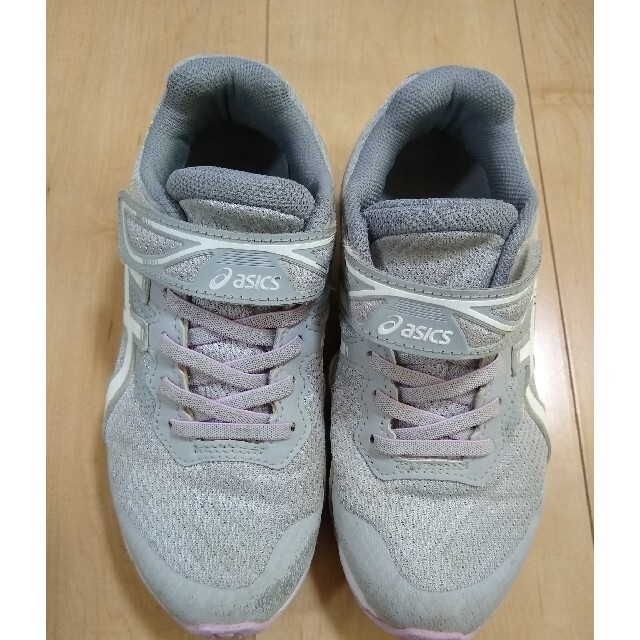 asics(アシックス)のasics  スニーカー　22cm キッズ/ベビー/マタニティのキッズ靴/シューズ(15cm~)(スニーカー)の商品写真