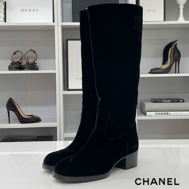 CHANEL(シャネル)の5010 シャネル ベロア ココマーク ロングブーツ ブラック レディースの靴/シューズ(ブーツ)の商品写真