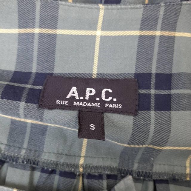 A.P.C(アーペーセー)のA.P.C アーペーセー シャツワンピース グリーン　匿名配送 レディースのワンピース(ひざ丈ワンピース)の商品写真