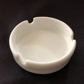 ホワイト陶器 灰皿 (灰皿)