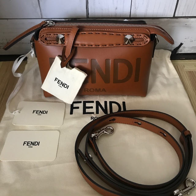 FENDI フェンディ　By The Way バイザウェイ　バッグレディース