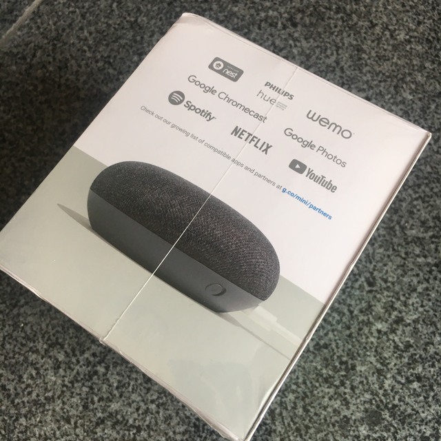 Google(グーグル)の【新品】GoogleHOMEmini グーグルホームミニ チャコール スマホ/家電/カメラのオーディオ機器(アンプ)の商品写真