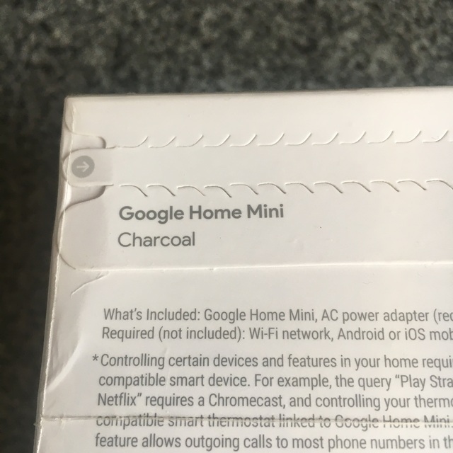 Google(グーグル)の【新品】GoogleHOMEmini グーグルホームミニ チャコール スマホ/家電/カメラのオーディオ機器(アンプ)の商品写真