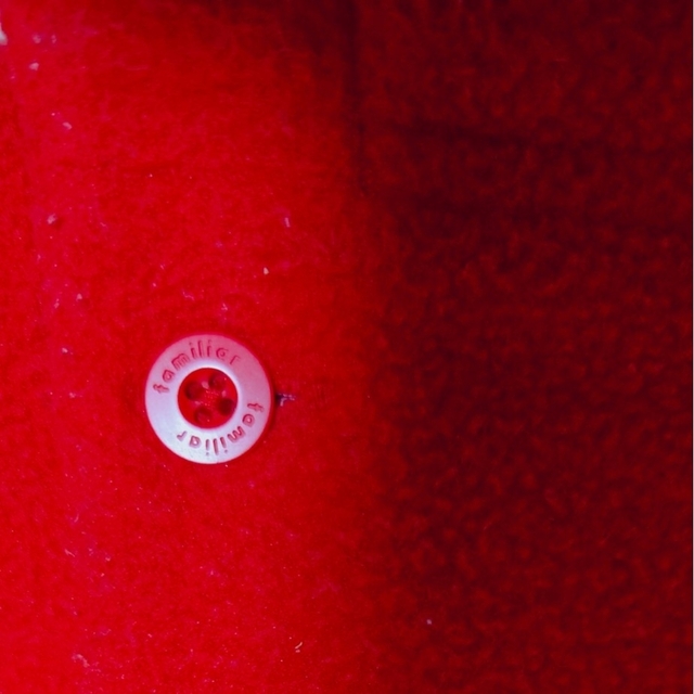 familiar(ファミリア)のfamiliar ファミリア ８０ ベスト 赤 りんご  チェック 女の子 キッズ/ベビー/マタニティのベビー服(~85cm)(ニット/セーター)の商品写真