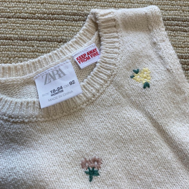 ZARA KIDS(ザラキッズ)のZARA ベスト　92（18-24） キッズ/ベビー/マタニティのキッズ服女の子用(90cm~)(カーディガン)の商品写真