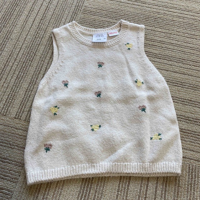 ZARA KIDS(ザラキッズ)のZARA ベスト　92（18-24） キッズ/ベビー/マタニティのキッズ服女の子用(90cm~)(カーディガン)の商品写真