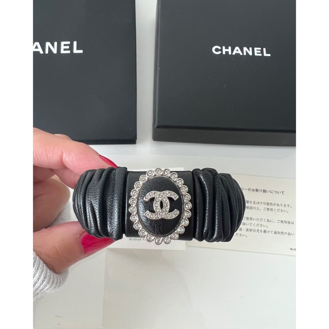 CHANEL - シャネルCHANEL♡レザーシュシュ 新品の通販 by ミニー