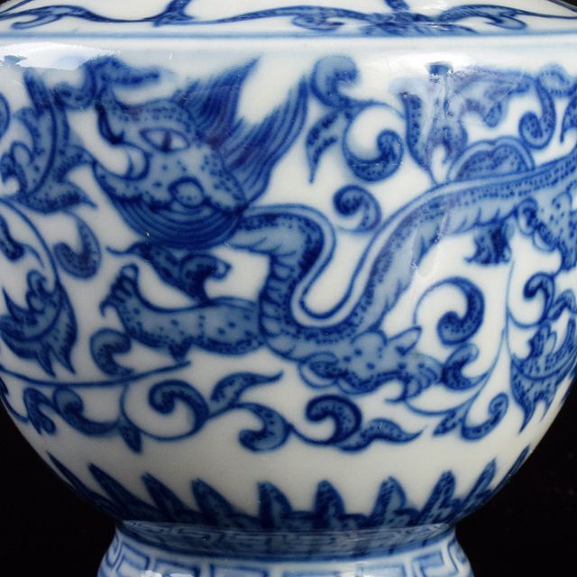 美しい 中国 景徳鎮製 陶芸 R5075 D 一對 双耳瓶 龍花文 青花 工芸品