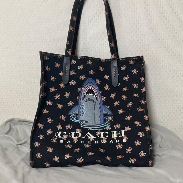 コーチ coach ジョーズ　サメ 鮫 トートバック　花柄　ブラック　シャーク