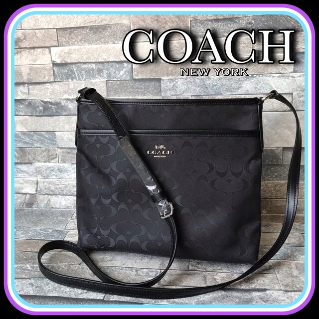 ◇◇◇ショルダーバッグ《コーチCOACH》斜めがけ シグネチャー