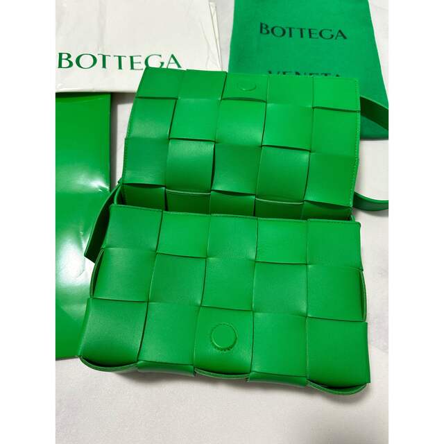 商品を売る BOTTEGA VENETA カセット バッグ グリーン パラキート