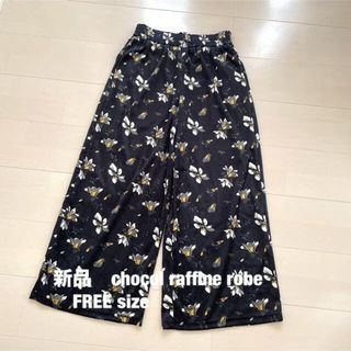 ショコラフィネローブ(chocol raffine robe)の新品　chocol raffine robe　ベロア ワイドパンツ 花柄　フリー(カジュアルパンツ)