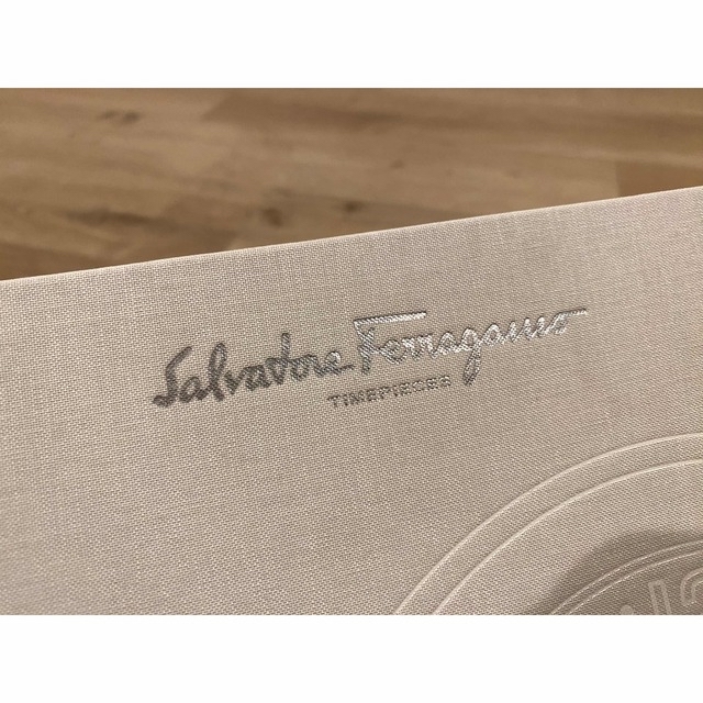 Salvatore Ferragamo(サルヴァトーレフェラガモ)の非売品 サルヴァトーレ フェラガモ 腕時計 販売店 展示用カタログ(英語) レディースのファッション小物(腕時計)の商品写真