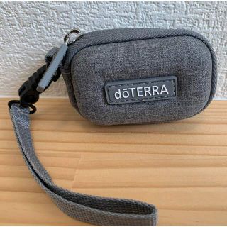 ドテラ(doTERRA)のアロマポーチケース(アロマオイル)