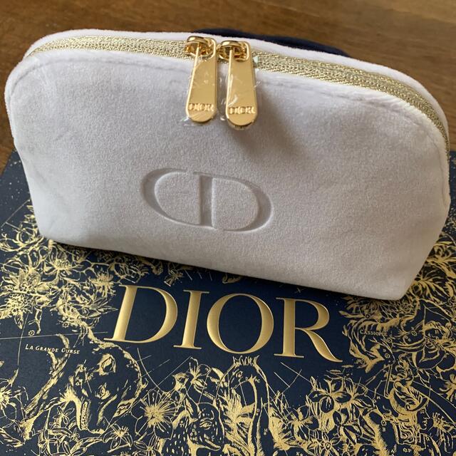 Christian Dior(クリスチャンディオール)のDIOR ノベルティポーチ　クリスマス限定　新品 レディースのファッション小物(ポーチ)の商品写真