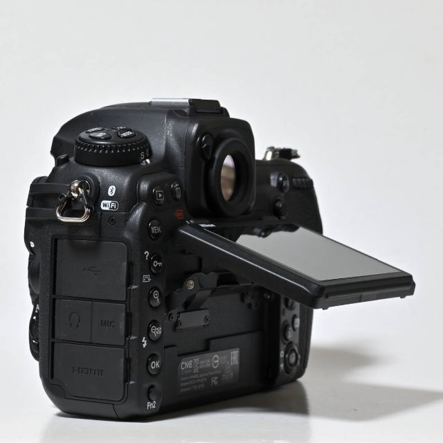 美品　Nikon D500　デジタル一眼レフカメラボディ　ショット数/8945