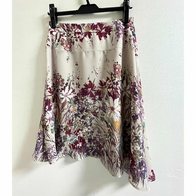 SunaUna(スーナウーナ)の美品 Sunauna スーナウーナの花柄アシンメトリースカート レディースのスカート(ひざ丈スカート)の商品写真