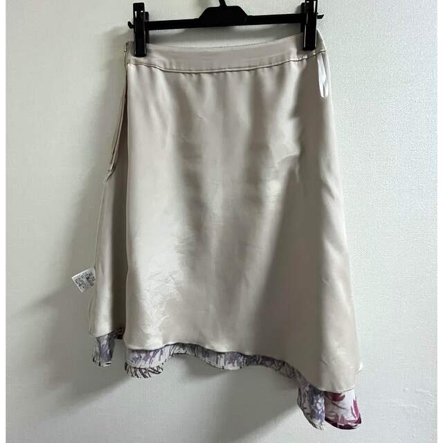 SunaUna(スーナウーナ)の美品 Sunauna スーナウーナの花柄アシンメトリースカート レディースのスカート(ひざ丈スカート)の商品写真