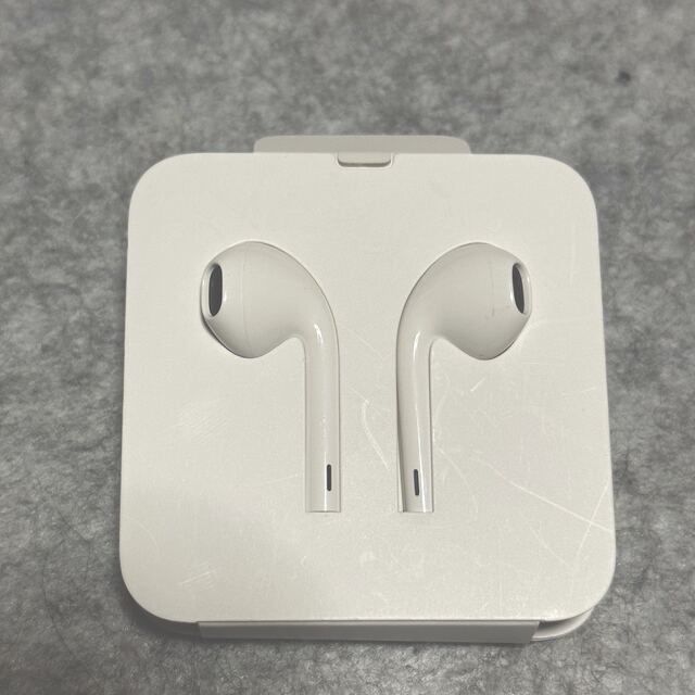 Apple(アップル)のiPhone EarPods 新品未使用 スマホ/家電/カメラのオーディオ機器(ヘッドフォン/イヤフォン)の商品写真