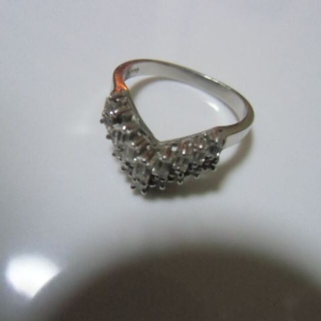 本物　Ｖ字プラチナダイヤリング　ダイヤ0.5　Pt900 レディースのアクセサリー(リング(指輪))の商品写真